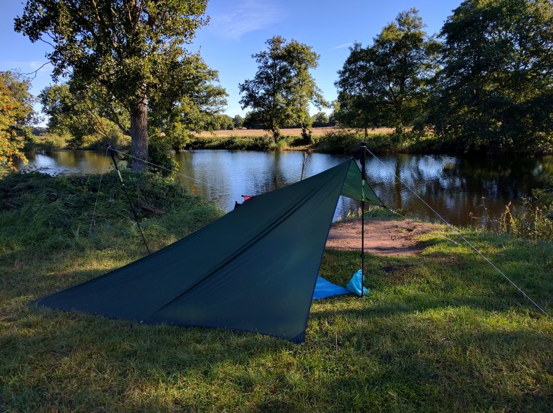 Fin lägerplats i lugnet vid ån.