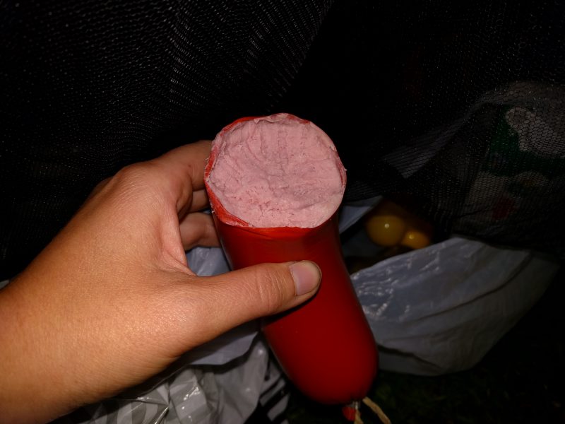 Falukorvsbiten innan försvinnandet. Jag hade gnagt lite på den bara.