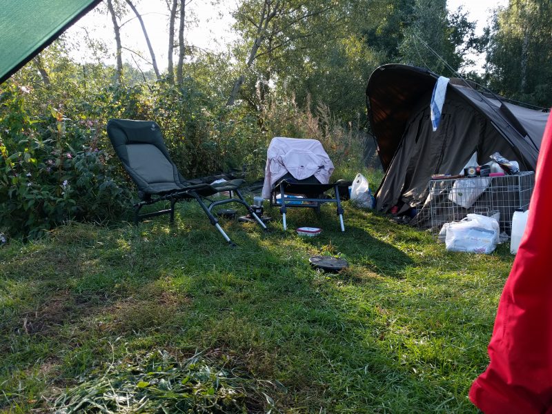 Som sagt hade jag tagit bästa platsen, så det blev nära till närmsta granne!